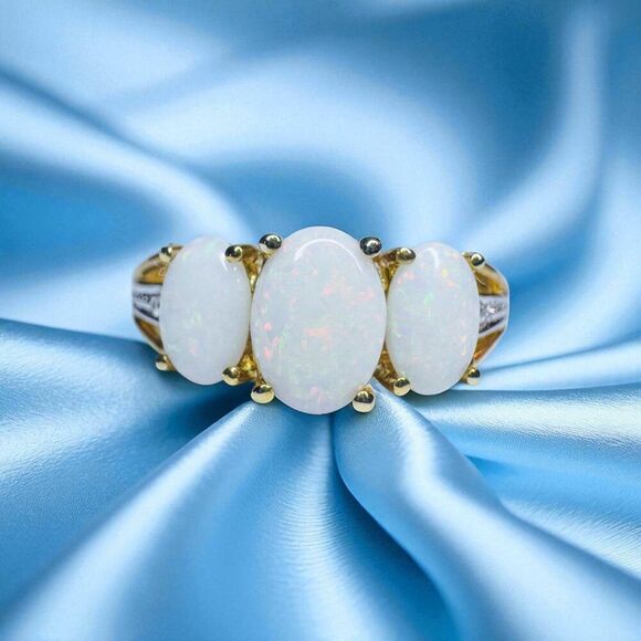 VINTAGE- 10K Gold -Natural Australian White Opal & Diamond Ring -Size 7 -2g - Picture 1 of 16